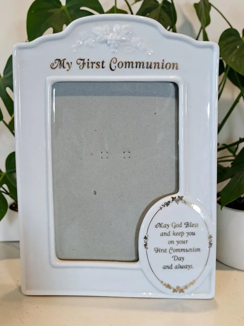 Roman Inc. white porcelain picture frame 5x7